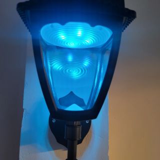 Đèn trang trí sân vườn khuôn viên năng lượng mặt trời - 7 màu ánh sáng