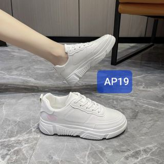Giày thể thao trắng chất da mềm phối họa tiết trái tim hồng AP19