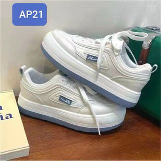Giày thể thao trắng chất da mềm đế bằng cao viền xanh AP21