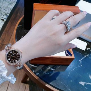 ĐỒNG HỒ C K NỮ ĐÍNH NGỌC TRAI XINH