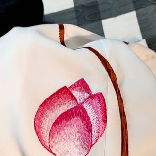 Áo dài thêu họa tiết sen