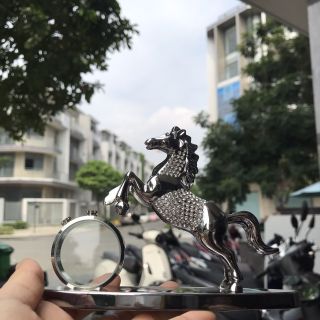 Tượng nước hoa trang trí ô tô Ngựa đính đá