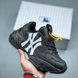 Giày thể thao unisex