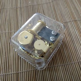 Hộp nhạc lên dây cót giá sỉ