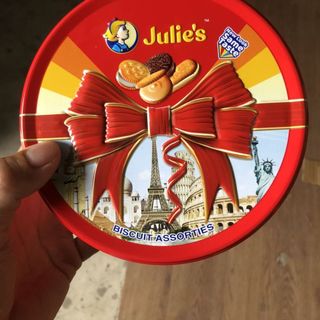 Bánh Julie’s Assorted Biscuits Hộp Thiếc Tròn 152g giá sỉ