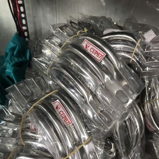 tay dắt quai yên inox cho xe 67,68,CD,CL... (cặp)