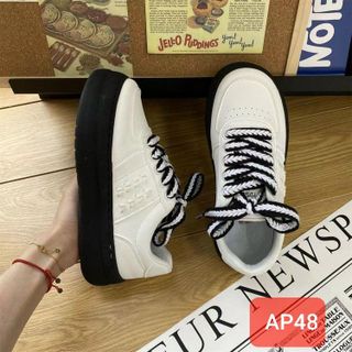 Giày thể thao nữ trắng phối đế bằng màu đen AP48