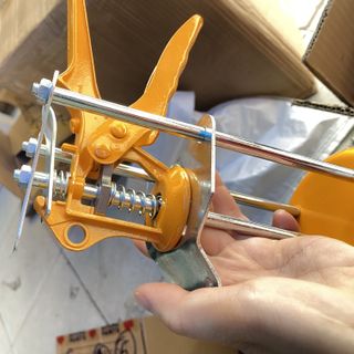 Kích kê gạch ốp lát- con đội ốp lát gạch
