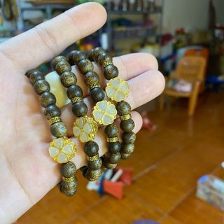 Vòng trầm hương mix cỏ 4lá