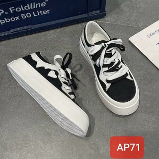 Giày thể thao nữ màu đen phối trắng họa tiết trái tim đẹp AP71