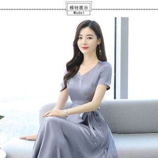 ĐẦM PHI XÒE CỔ V THẮT EO – DT1673