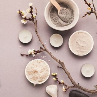 SỮA RỬA MẶT THAN HOẠT TÍNH VÀ BÙN KHOÁNG LOSHI 120g - NHẬT