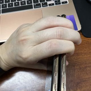 Henry - iPhone Xs 64gb vàng zjn nét pin new