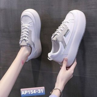 Giày thể thao trắng nữ đế bằng kiểu dáng dễ thương ẠP154
