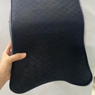 Gối tựa cổ xe hơi vân caro đen/kem - Gối tựa đầu xe ô tô cao cấp bảo vệ cổ