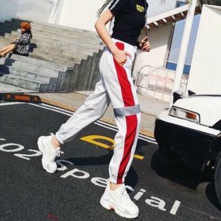 Quần chạy sọc phát sáng form dưới 65kg