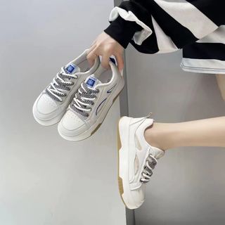 Giày thể thao trắng phối dây màu đẹp AA5