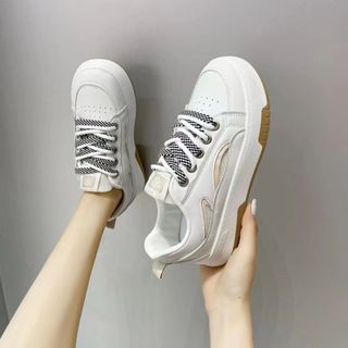 Giày thể thao trắng phối dây màu đẹp AA5