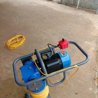 Máy đầm cóc điện RD02