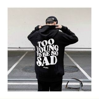 Áo hoodie logo in nổi too young to be so sad form dưới 70kg giá sỉ