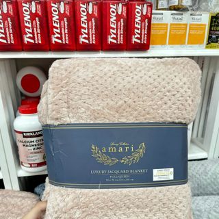 Chăn lông AMARI LUXURY JACQUARD BLANKER (gọi tắt chăn lông AMARI) mua tại COSTCO MỸ giá sỉ