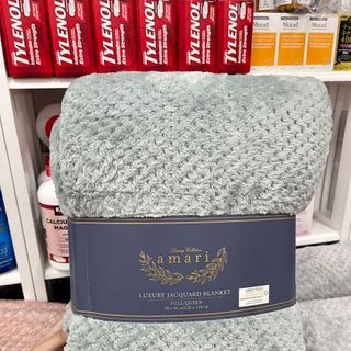 Chăn lông AMARI LUXURY JACQUARD BLANKER (gọi tắt chăn lông AMARI) mua tại COSTCO MỸ