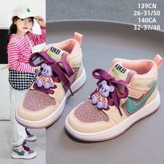 Giày thể thao trẻ em cổ cao quai dán phối dây buộc gắn sticker gấu 139
