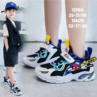 Giày thể thao trẻ em đính siêu nhân nhện 135