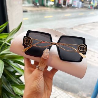 Mắt kính thời trang nữ vuông