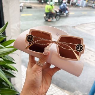 Mắt kính thời trang nữ vuông