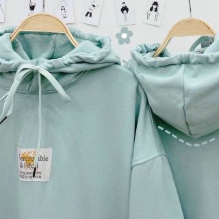 Áo hoodie thêu dán lên form đẹp, tay phồng