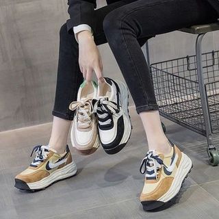 Giày thể thao màu đen cao cấp AD0087