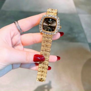 ĐỒNG HỒ ROLLEX NỮ VUÔNG NEW HOT