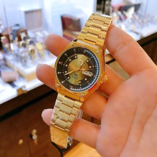 Đồng hồ dáng cổ phục dựng lại