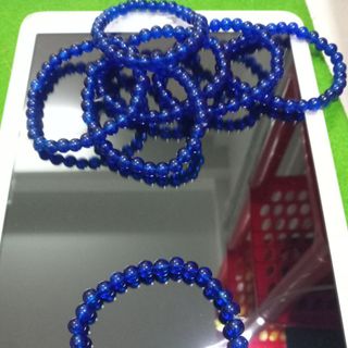 Chuỗi đeo tay xanh dương đẹp nè các bạn ơi