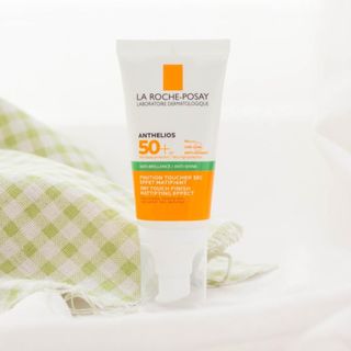 Kem Chống Nắng Không Màu Kiểm Soát Dầu La Roche-Posay Anthelios Gel Creme Anti-Brillance SPF 50+ UVB & UVA