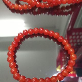 Chuỗi đeo tay màu đỏ xinh xắn rẻ