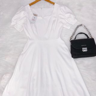 Đầm xòe tay phồng cổ vuông cách điệu - GR0233