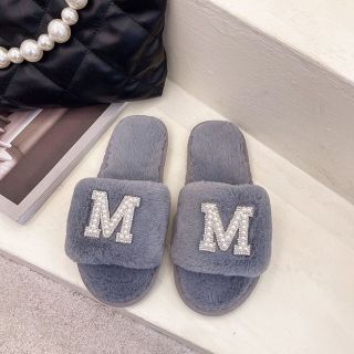 DÉP LÔNG CHỮ M HÓT HÍT