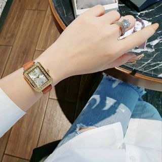 ĐỒNG HÒI GUEESS DÂY DA THỜI TRANG