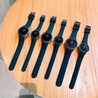 ĐỒNG HỒ D W ICONIC MOTION COUPLE