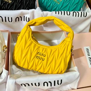 TÚI XÁCH MIUu MIU HOBO sz22 Fullbox. Hàng super. Có logo mã cod ( GIÁ CẠNH TRANH)
