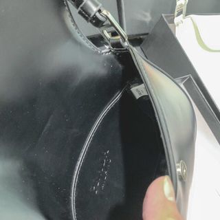 Túi xách PRADAa NẮP KẸP NÁCH sz22 ,Fullbox, có bọc seal . Hàng super, có logo mã cod