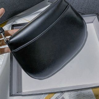 Túi xách PRADAa NẮP KẸP NÁCH sz22 ,Fullbox, có bọc seal . Hàng super, có logo mã cod
