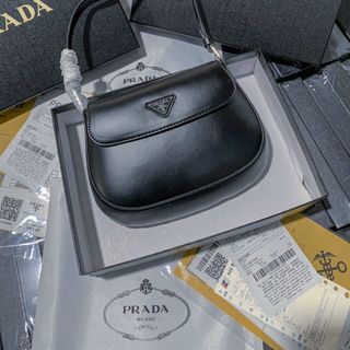Túi xách PRADAa NẮP KẸP NÁCH sz22 ,Fullbox, có bọc seal . Hàng super, có logo mã cod