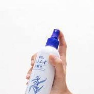 Xịt khoáng dưỡng ẩm trắng da từ hạt ý dĩ Hatomugi