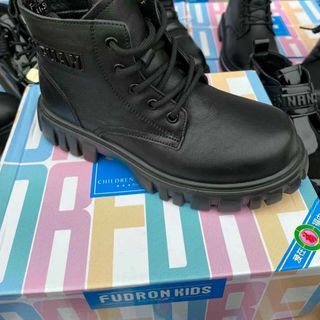 Giày boots trẻ em màu đen chất da mềm S3267