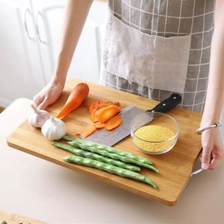 [HCM] Thớt gỗ tre chữ nhật kháng khuẩn loại dày kích thước lớn 20x30cm có móc treo inox cao cấp