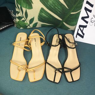 Sandal nữ gót vuông quai dây xỏ ngón màu Đen CG0045
