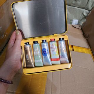 Hộp 5 tuýp kem dưỡng da tay thần thánh L’OCCITANE hộp vàng sang trọng